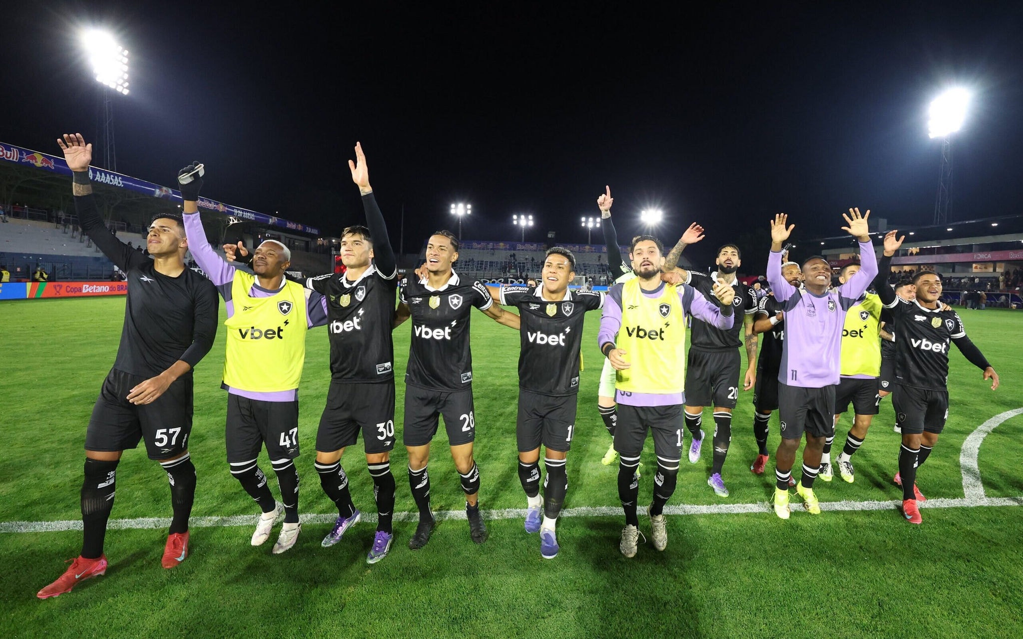 Festa dos jogadores do Botafogo após classificação na Copa do Brasil (Foto: Vítor Silva/Botafogo)