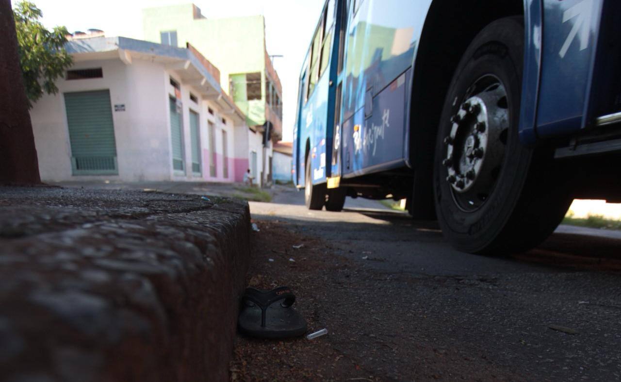 Jovem morre em BH após ser jogado de ônibus por passageiro irritado