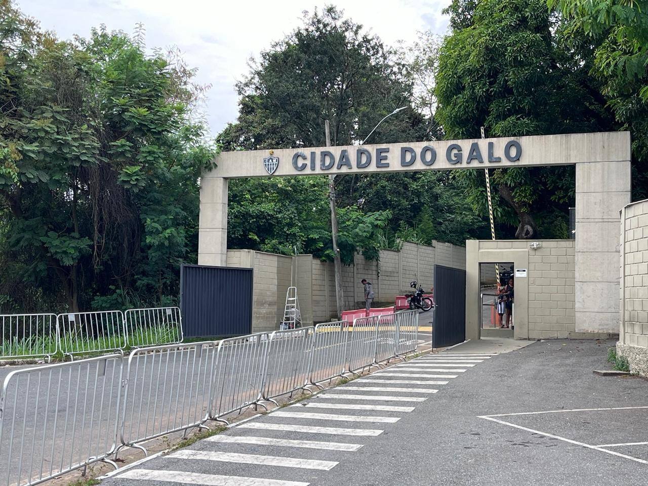 Felipão passou na Cidade do Galo para se despedir após ser demitido do Atlético