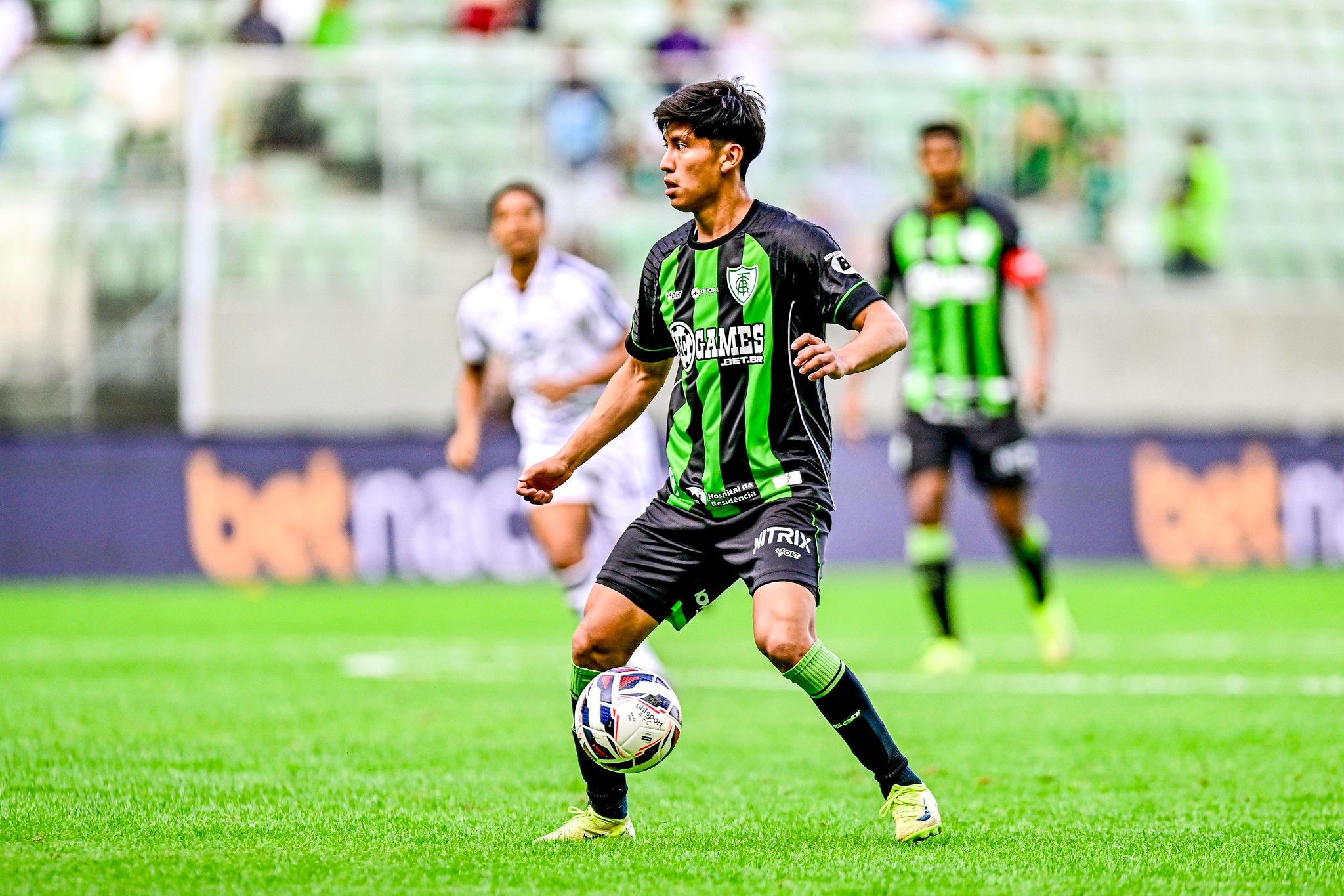 Miguelito, meia do América, irá defender a Bolívia nas eliminatórias para a Copa de 2026
