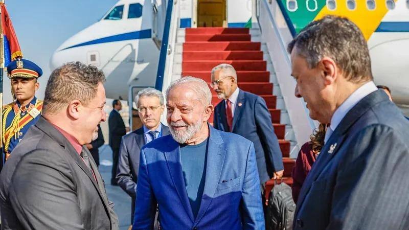 O presidente Luiz Inácio Lula da Silva desembarcou na manhã desta quarta-feira (14) no Cairo, capital do Egito