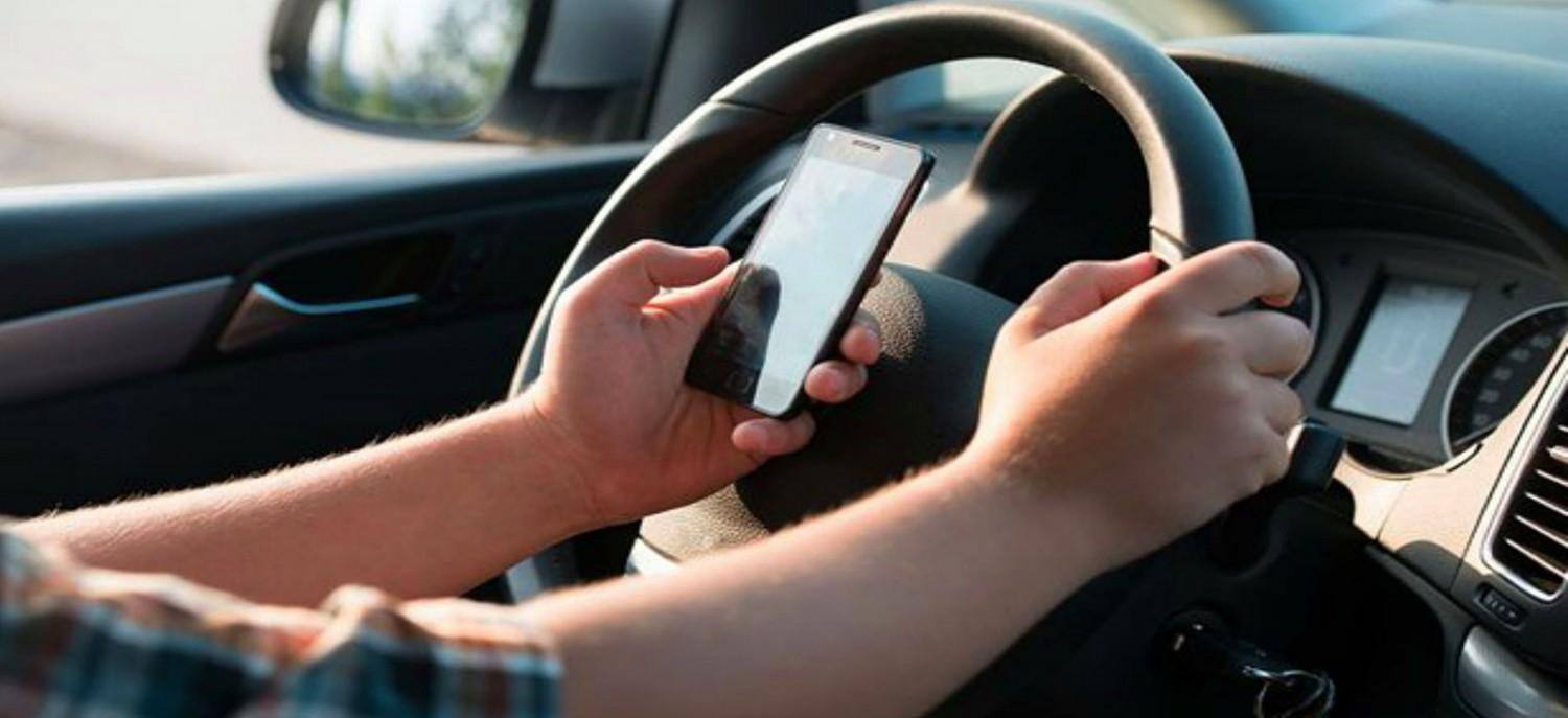 Celular ao volante