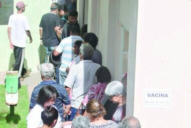 Medo. Mortes em Nova Lima levaram moradores a buscar postos de saúde para se vacinarem ontem