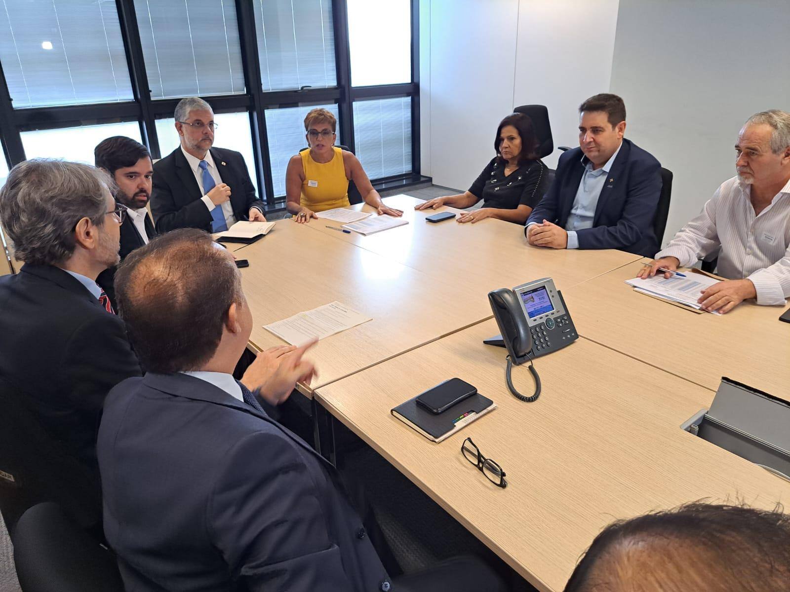 O secretário de Fazenda, Gustavo Barbosa, recebeu a prefeita Marília Campos (PT), a presidente da Granbel, Ilce Rocha, e o presidente da AMM, Marcos Vinicius Bizarro, na manhã desta terça (30/1)