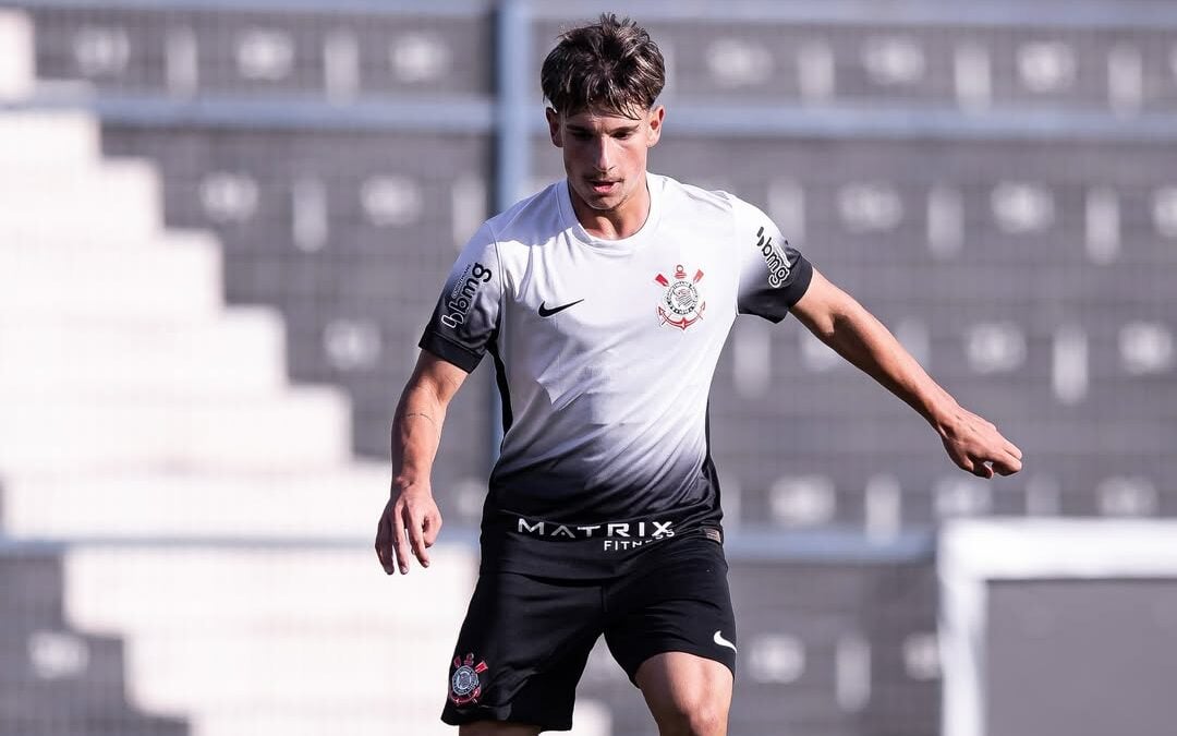 Corinthians renovou com joia da base (Foto: Reprodução/Redes sociais)