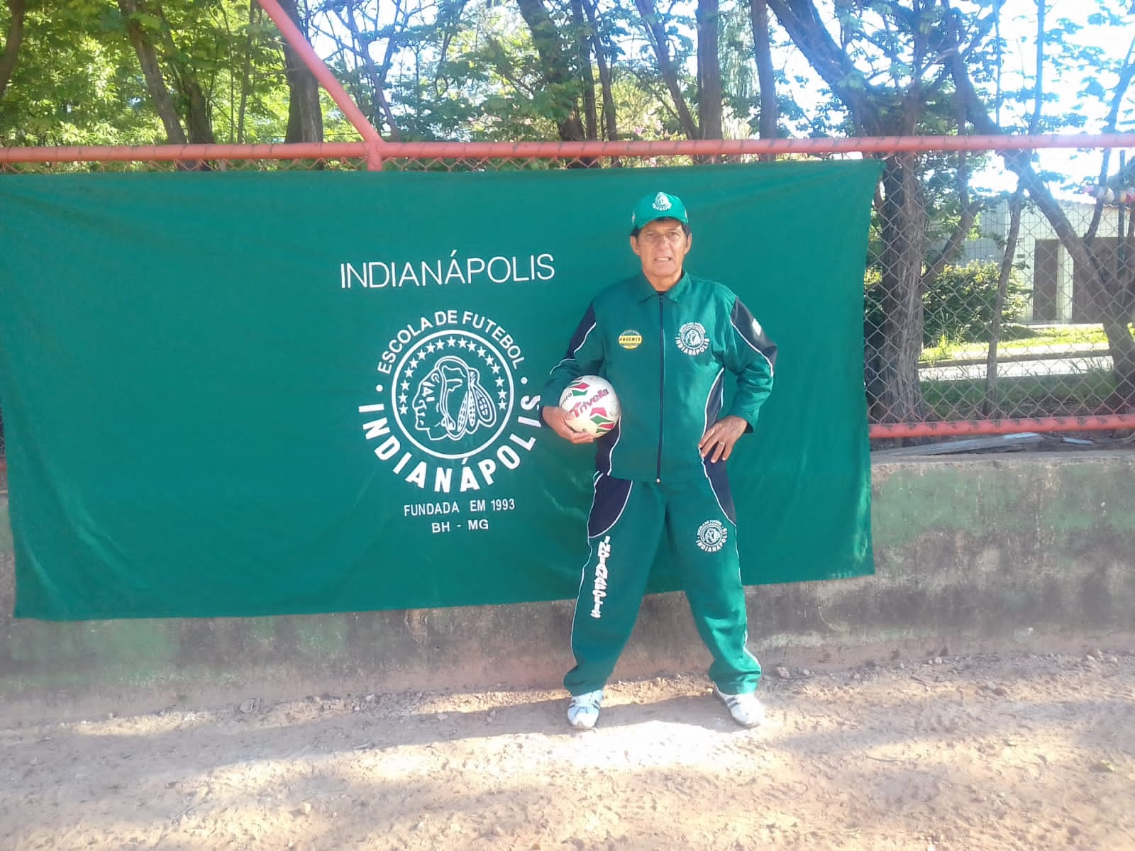 Professor Índio comanda a escola de futebol Indianápolis