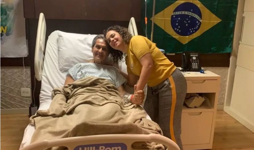 Graciela Nienov, vice-presidente do PTB, com Roberto Jefferson no hospital