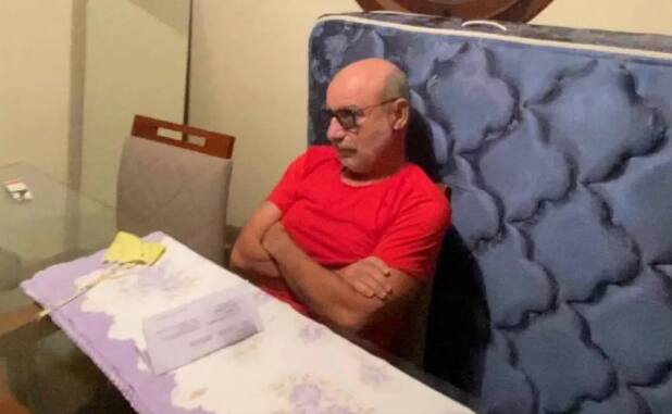 Fabrício Queiroz é preso na casa de advogado da família Bolsonaro em Atibaia