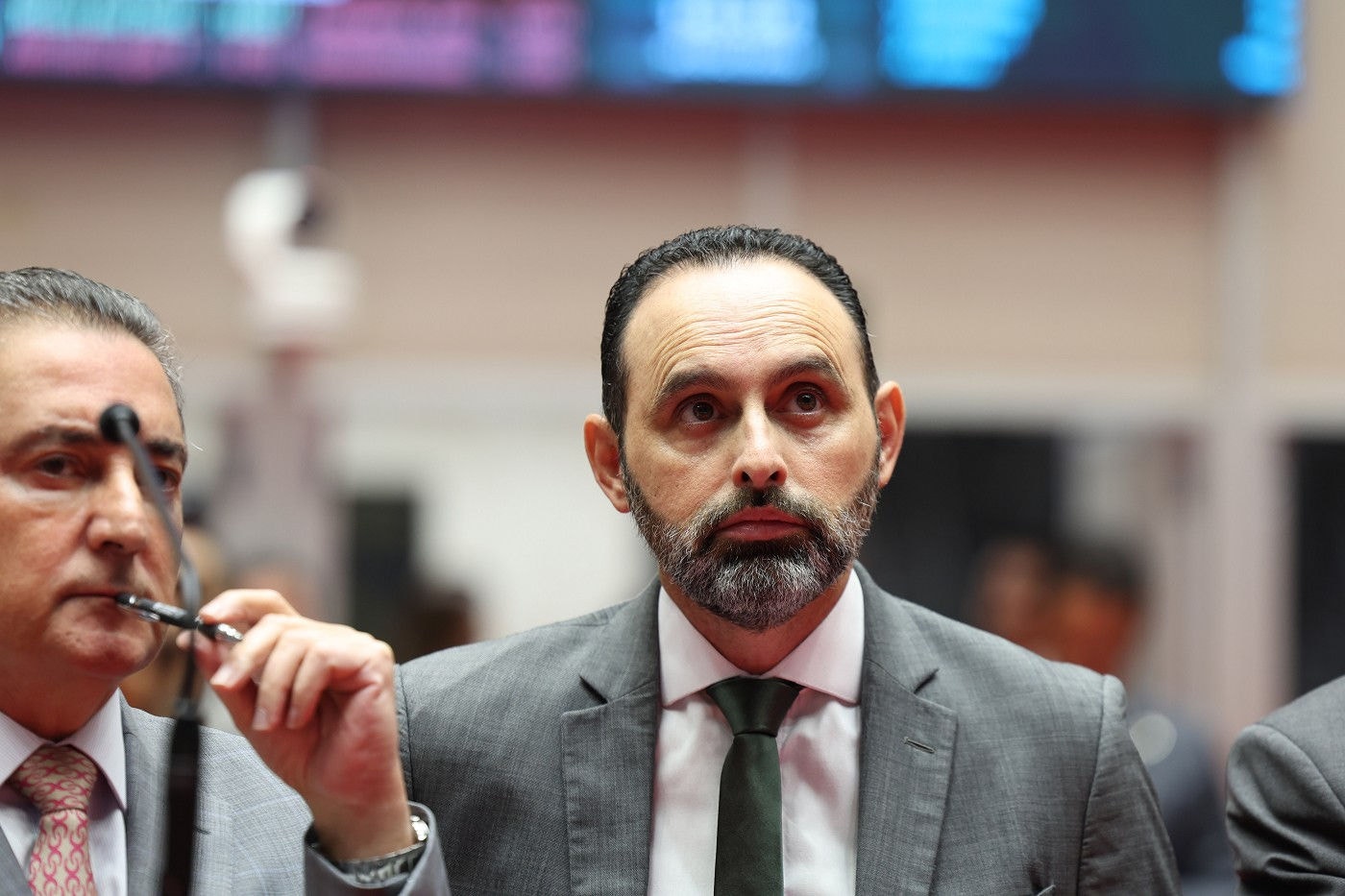 O líder da oposição ao governo Romeu Zema (Novo), Ulysses Gomes (PT), acusou o Palácio Tiradentes de "fazer caixa em ano eleitoral" ao querer privatizações de Cemig e Copasa