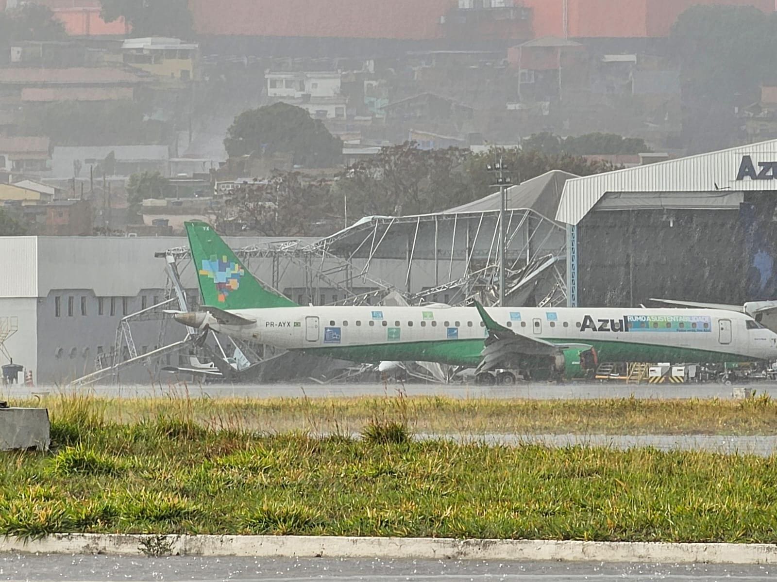 Hangar desaba no Aeroporto da Pampulha após chuva extremamente forte em BH