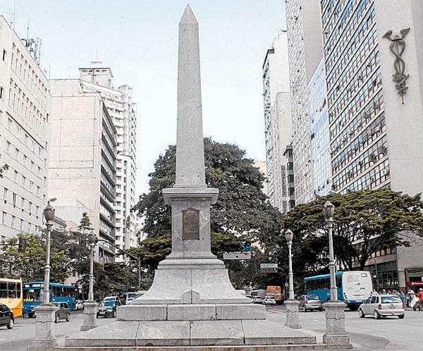 Pirulito da praça Sete ficará protegido de ação de pichadores