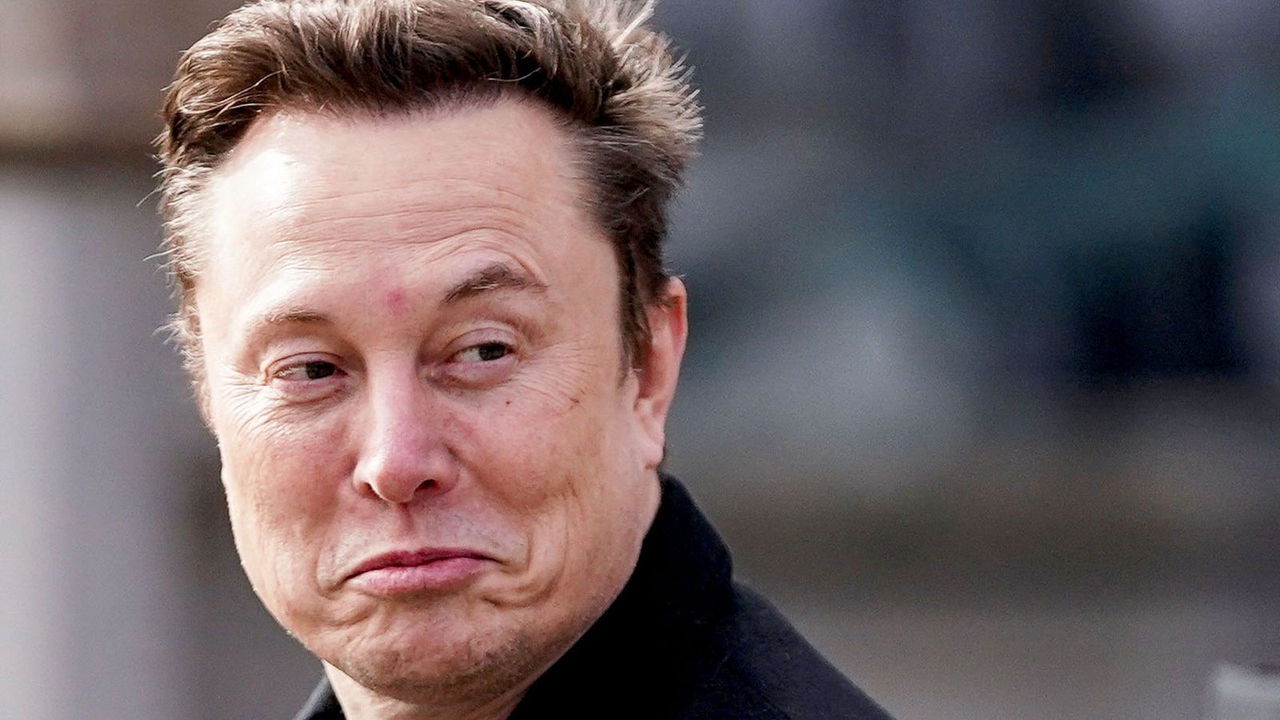 Elon Musk chegou a fazer uma enquete com seguidores sobre o assunto