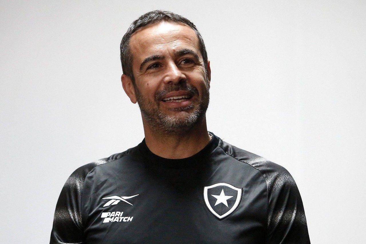 Artur Jorge tem 52 anos e nasceu em Braga