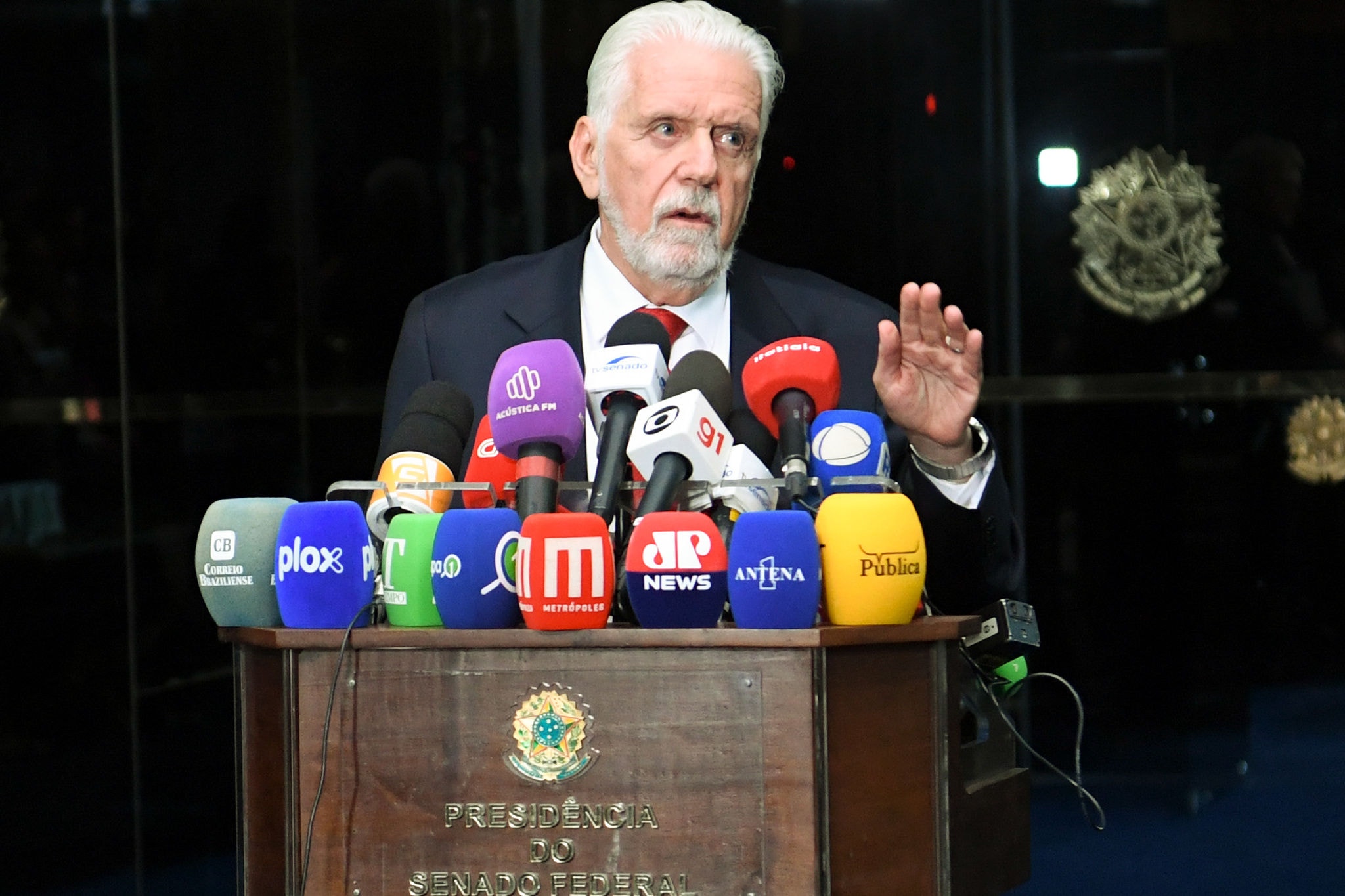 Líder do governo no Senado, Jaques Wagner (PT-BA), após reunião de líderes