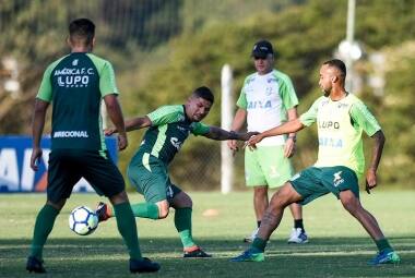Judivan poderá ter uma nova chance entre os titulares no jogo com o Timão