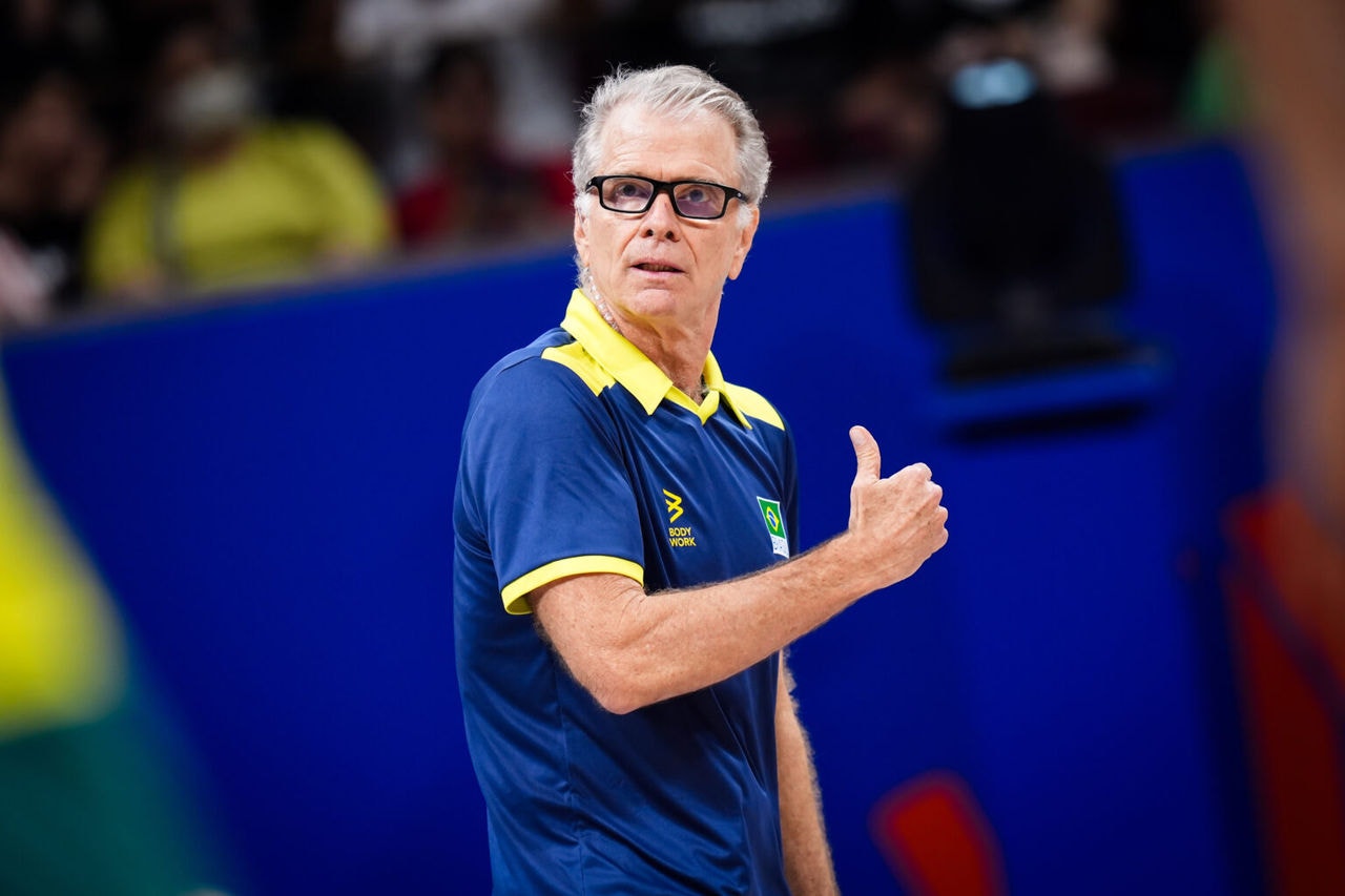 Bernardinho, técnico da seleção masculina de vôlei, em 2024