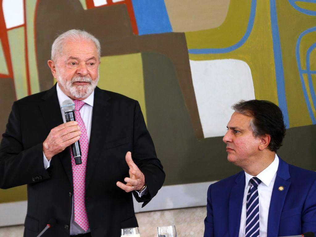 O Compromisso Nacional Criança Alfabetizada foi lançado pelo presidente Lula e pelo ministro Camilo Santana em cerimônia no Palácio do Planalto
