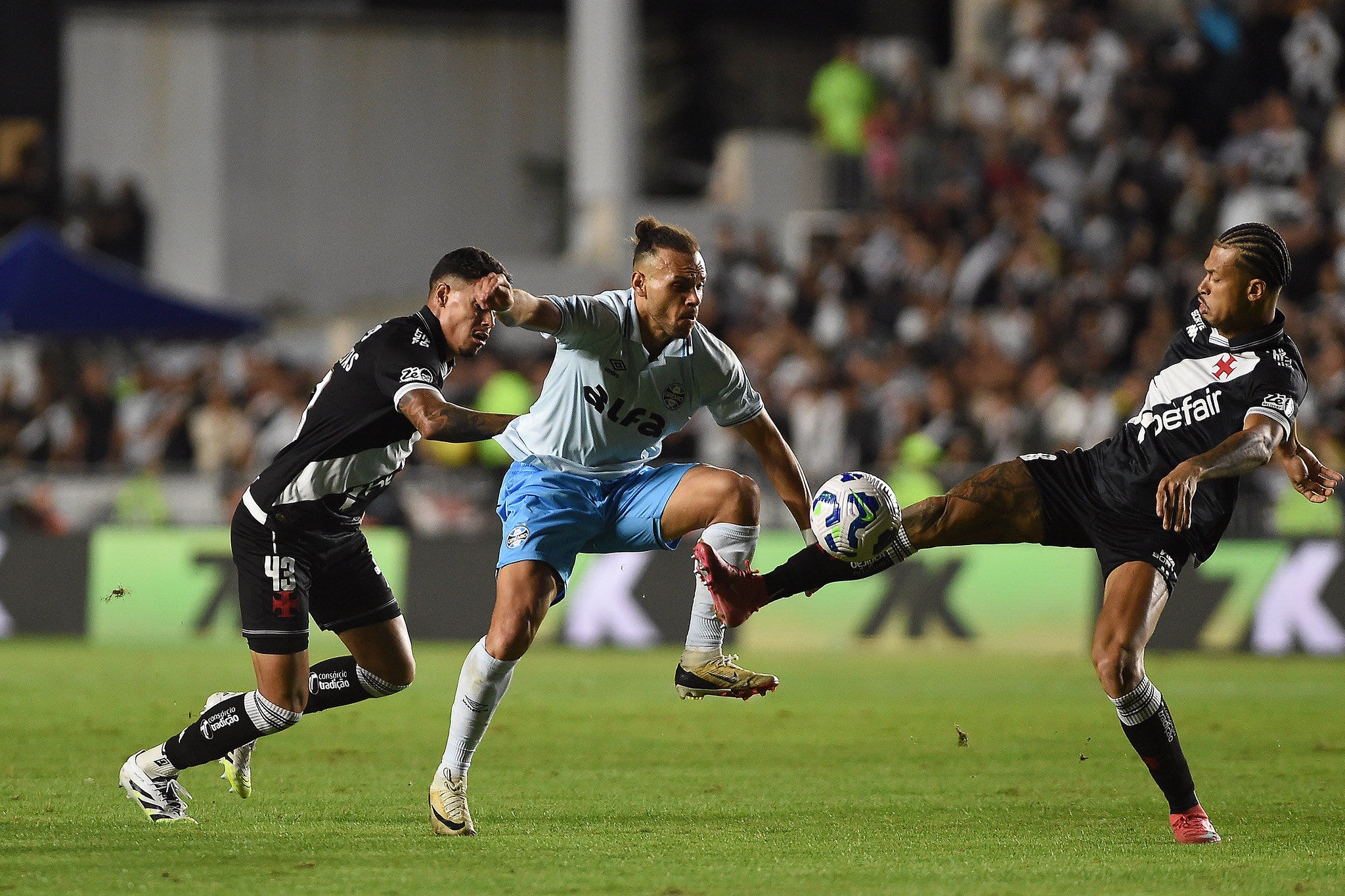 Vasco e Grêmio não saíram do empate neste sábado (19), no Rio de Janeiro