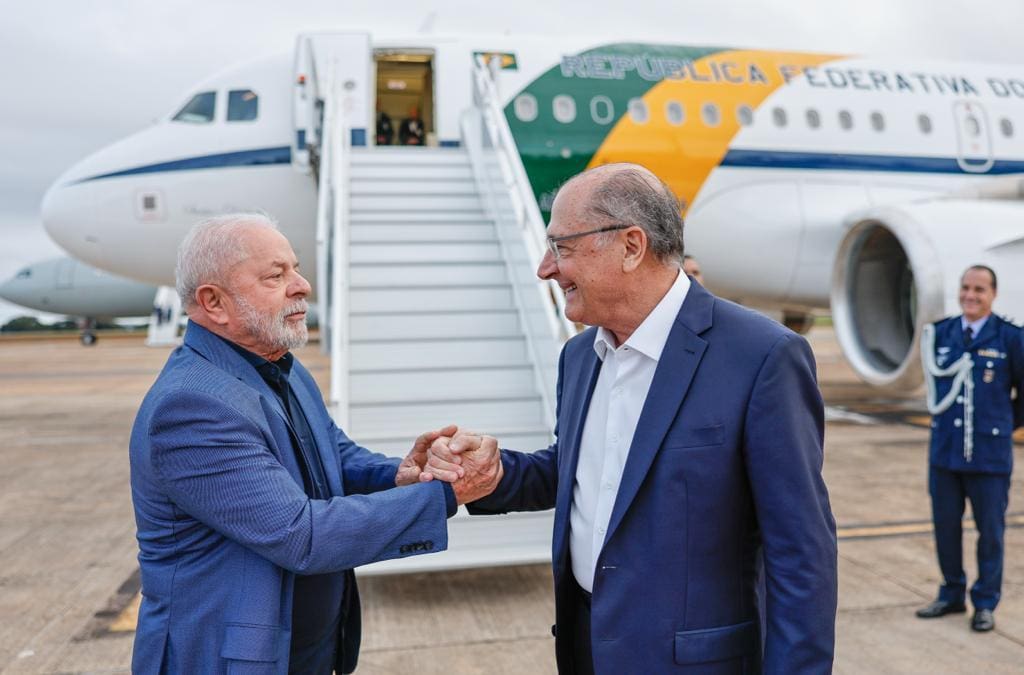 O presidente Lula e o vice, Geraldo Alckmin, participam de visita à fábrica da Toyota, em Sorocaba (SP)
