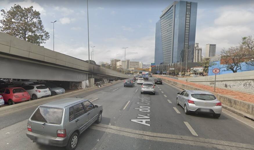 Após perseguição policial, suspeitos foram cercados e presos na avenida do Contorno