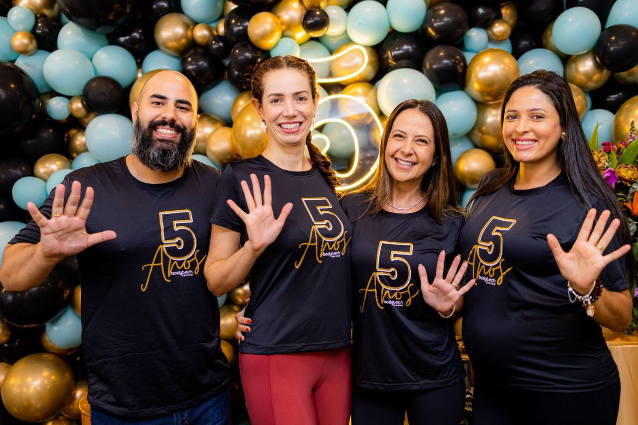 No aniversário de cinco anos sob a bandeira da marca Bodytech, unidade Serena Mall, em Nova Lima, Marcos Viotti, Coordenador Técnico BT Serena; Nádia Rodrigues, Gerente Regional MG; Ana Gutierrez: Sócia da Bodytech; e Rayone Mota, Gerente Operacional BT Serena.