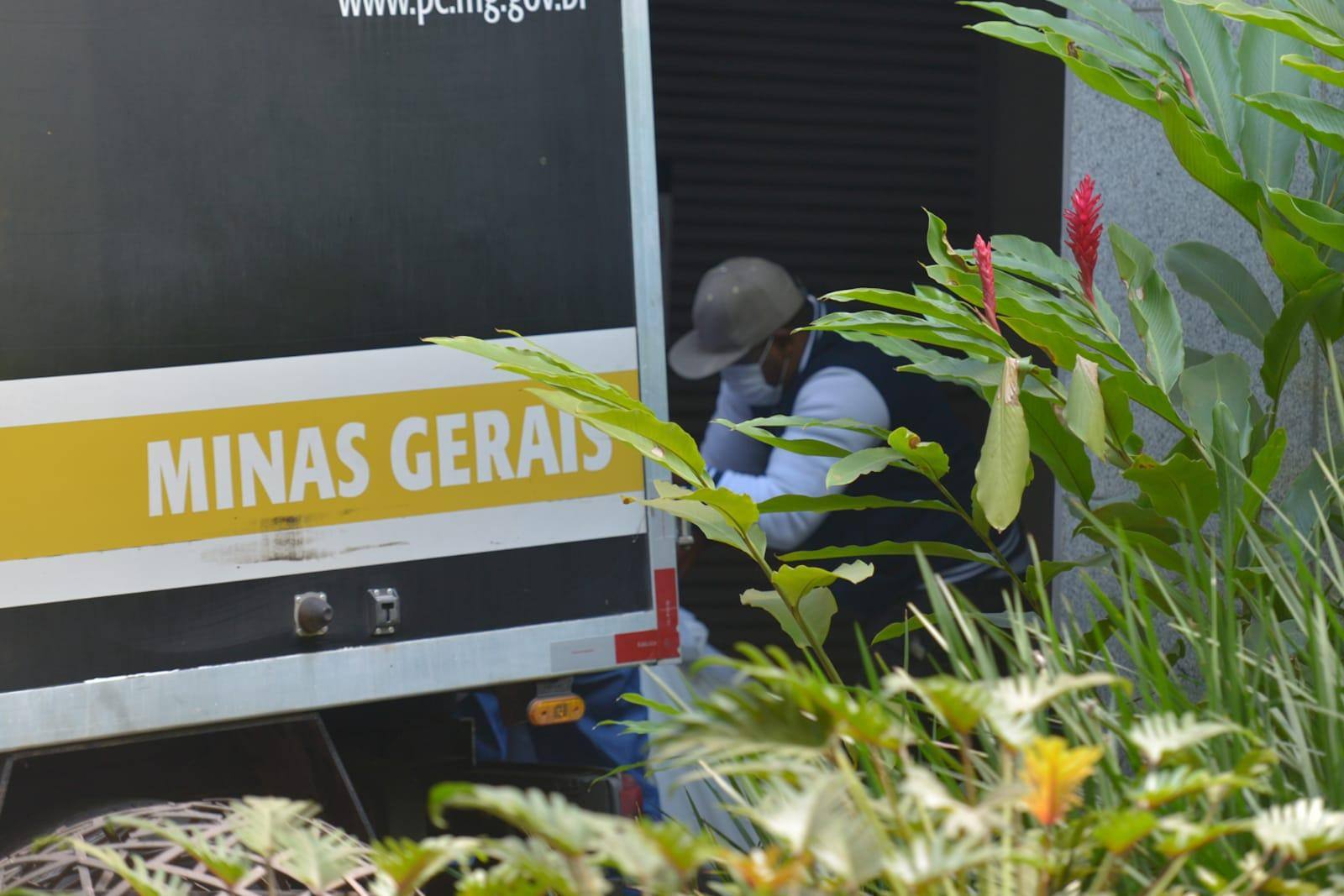 Mãe matou o filho de 6 anos a facadas e tesouradas e suicidou no Lourdes, em BH