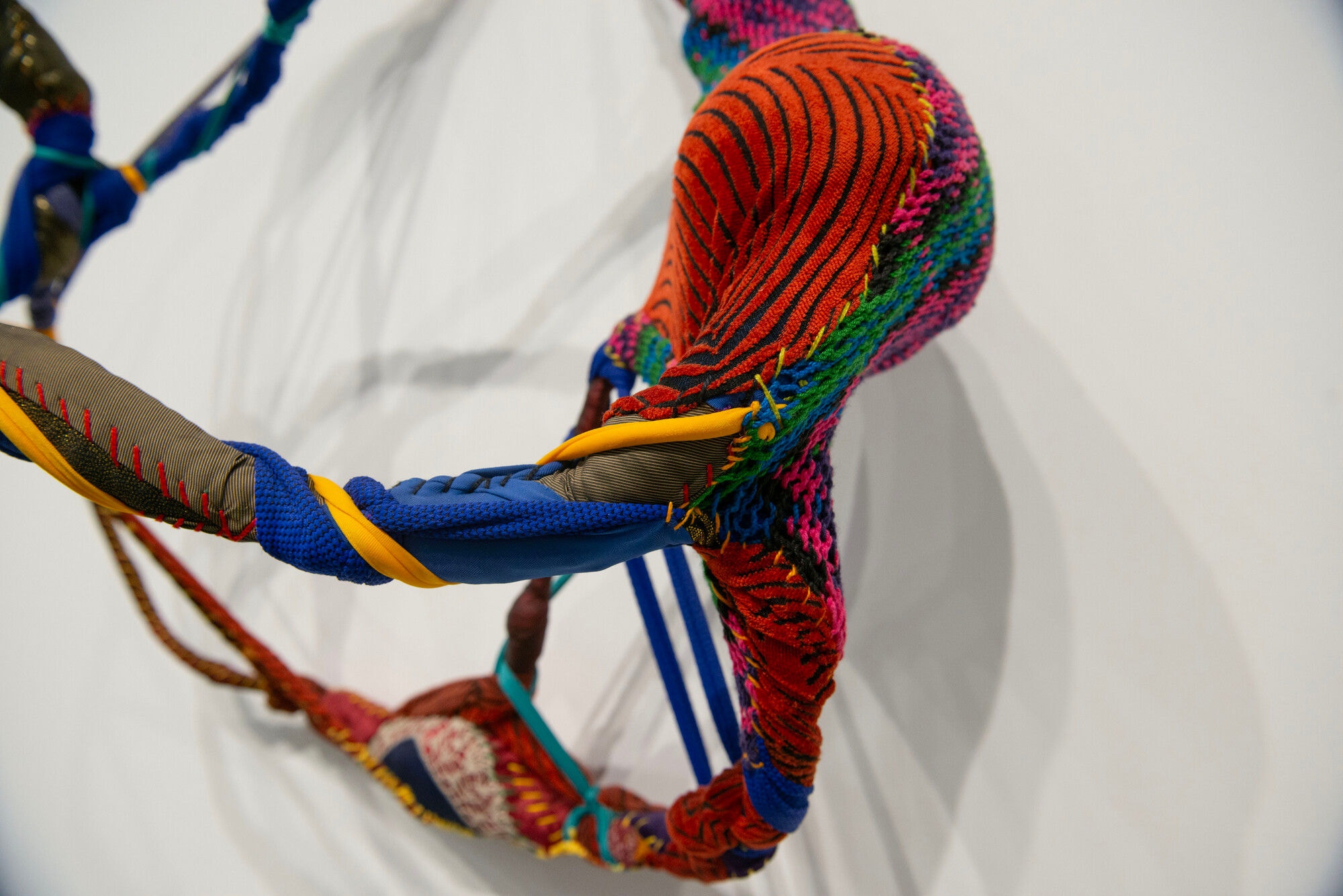 Obra de Sonia Gomes durante a 35a Bienal de São Paulo. 27/09/2023 © Levi Fanan / Fundação Bienal de São Paulo