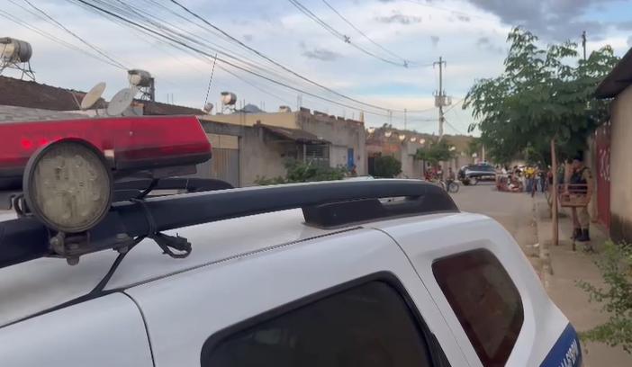 PM foi mobilizada para o local do crime, no bairro Vitória, em Governador Valadares 