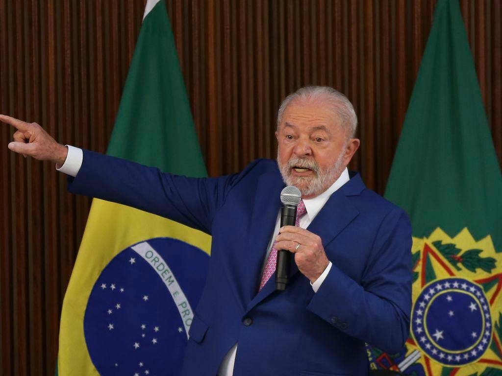 Lula durante a primeira reunião ministerial de seu novo governo, nesta sexta-feira (6)