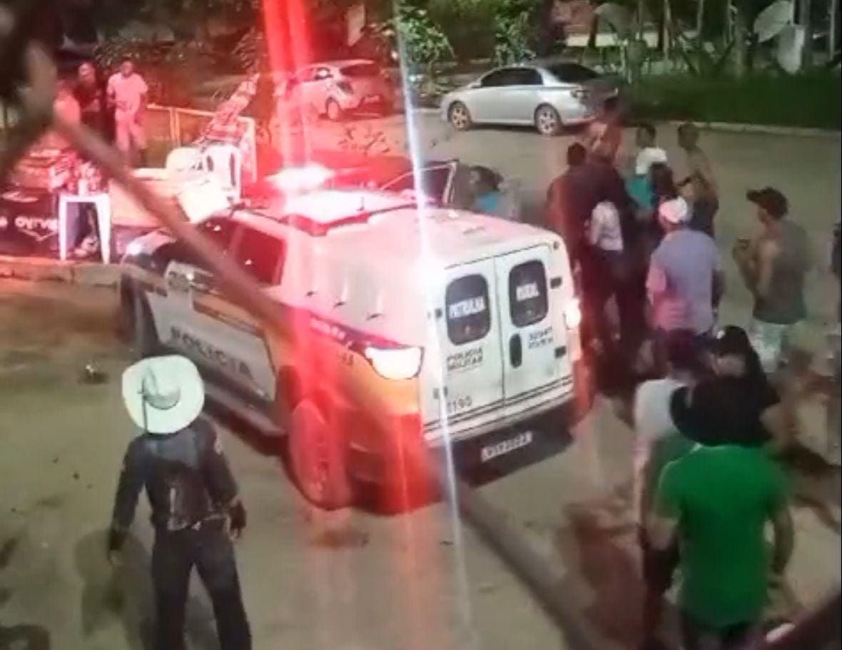Festa de cavalgada em Esmeraldas terminou com dois baleados na noite deste domingo