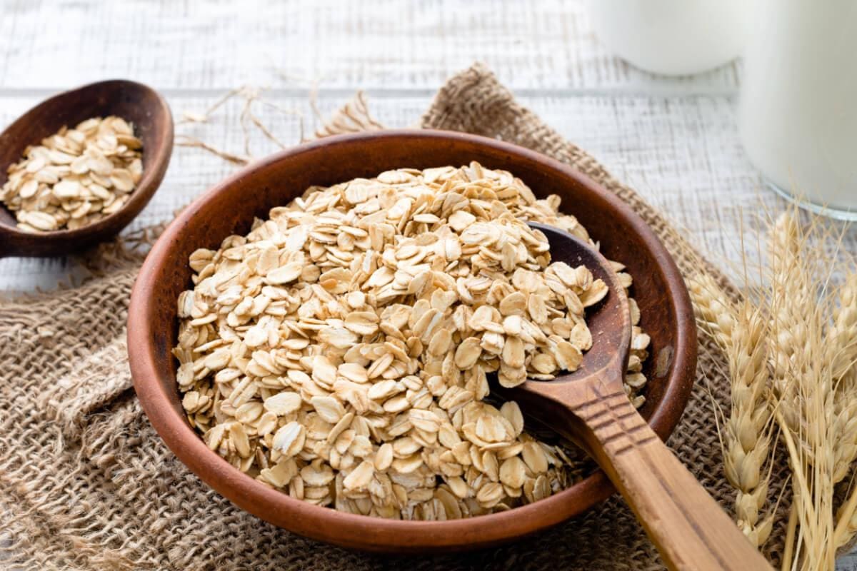 A aveia é um grão rico em nutrientes e compostos essenciais para o bom funcionamento do corpo