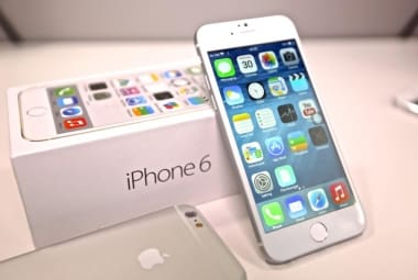  A Apple anunciou nesta segunda-feira (15) que registrou mais de 4 milhões de pré-encomendas do iPhone 6 e do iPhone 6 Plus nas primeiras 24 horas