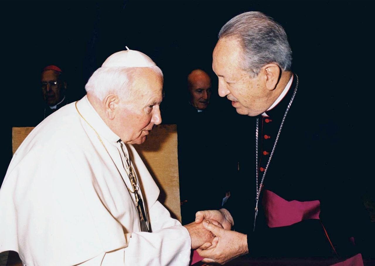 Dom Serafim foi nomeado cardeal em 18 de janeiro de 1998 e a cerimônia de início de seu percurso foi celebrada no mês seguinte pelo Papa João Paulo II
