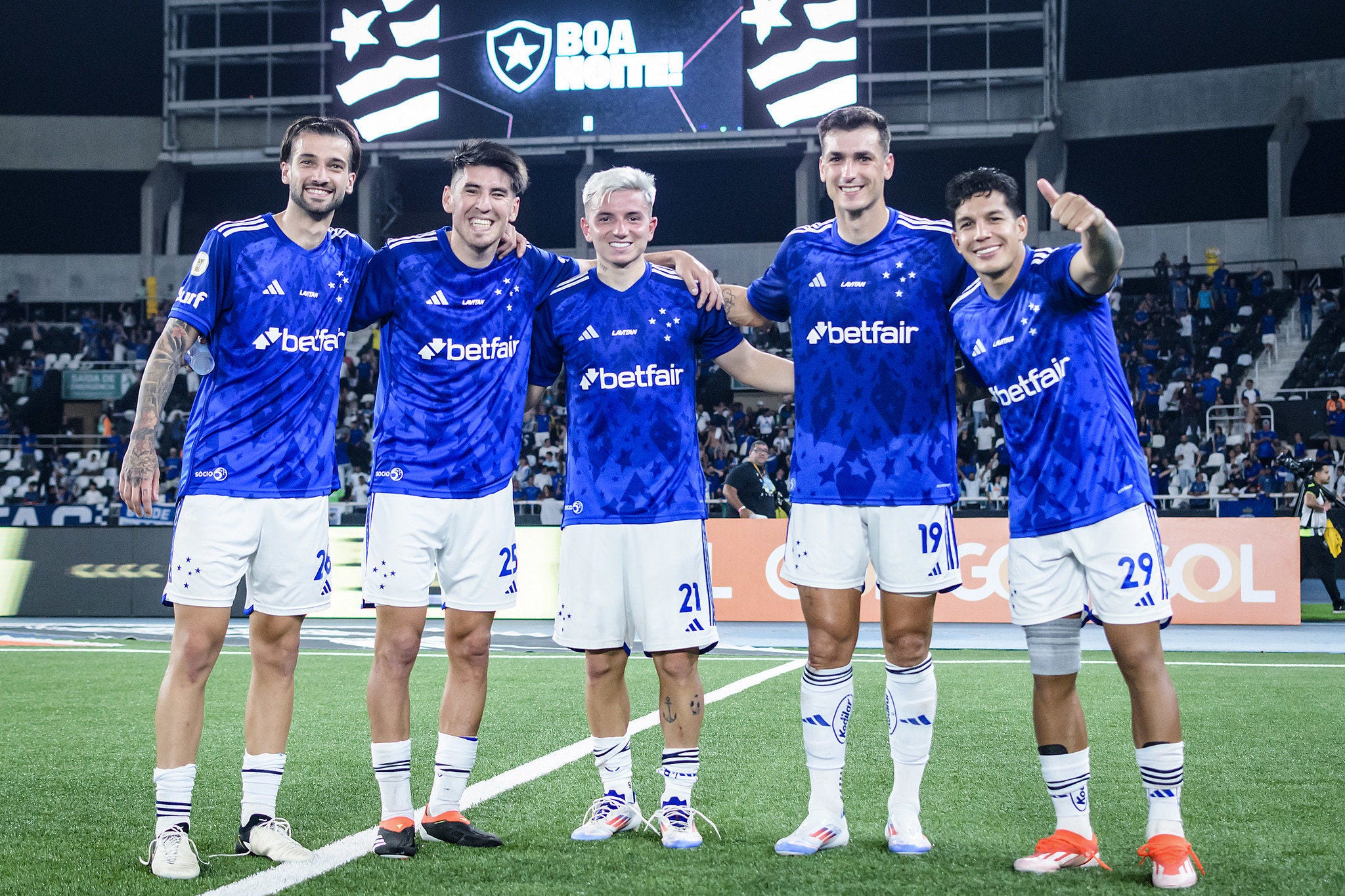 Díaz, Villalba, Barreal, Dinenno e Romero após 3 a 0 sobre o Botafogo