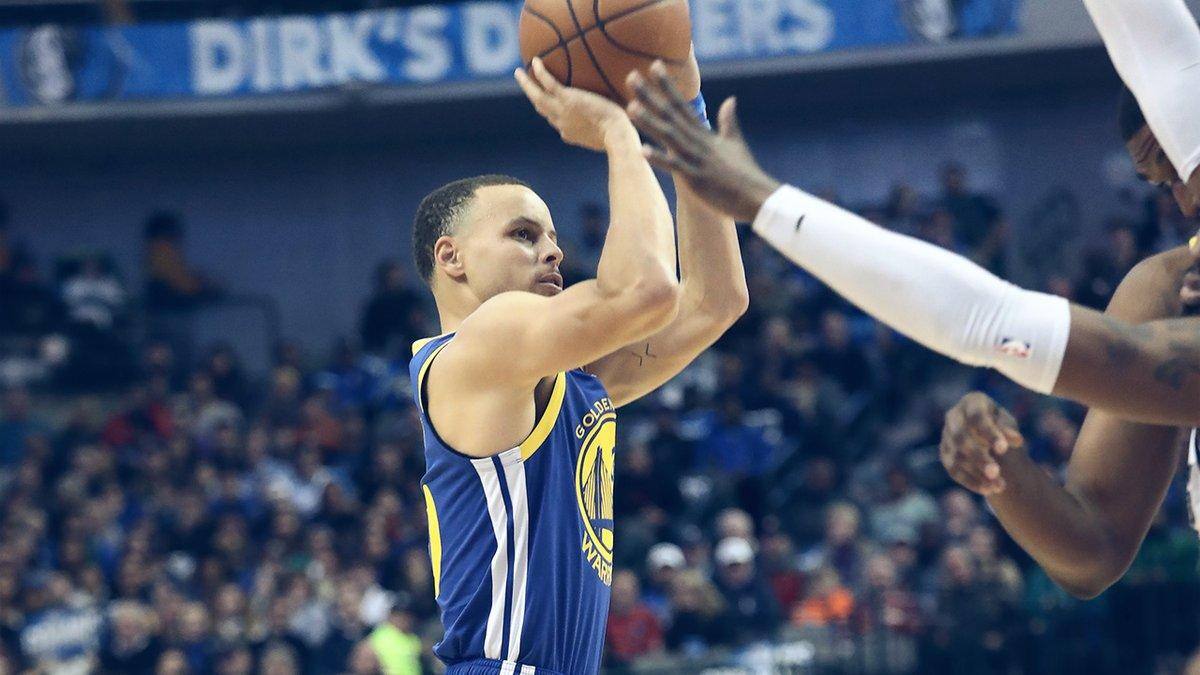 Curry somou oito assistências e protagonizou seis rebotes
