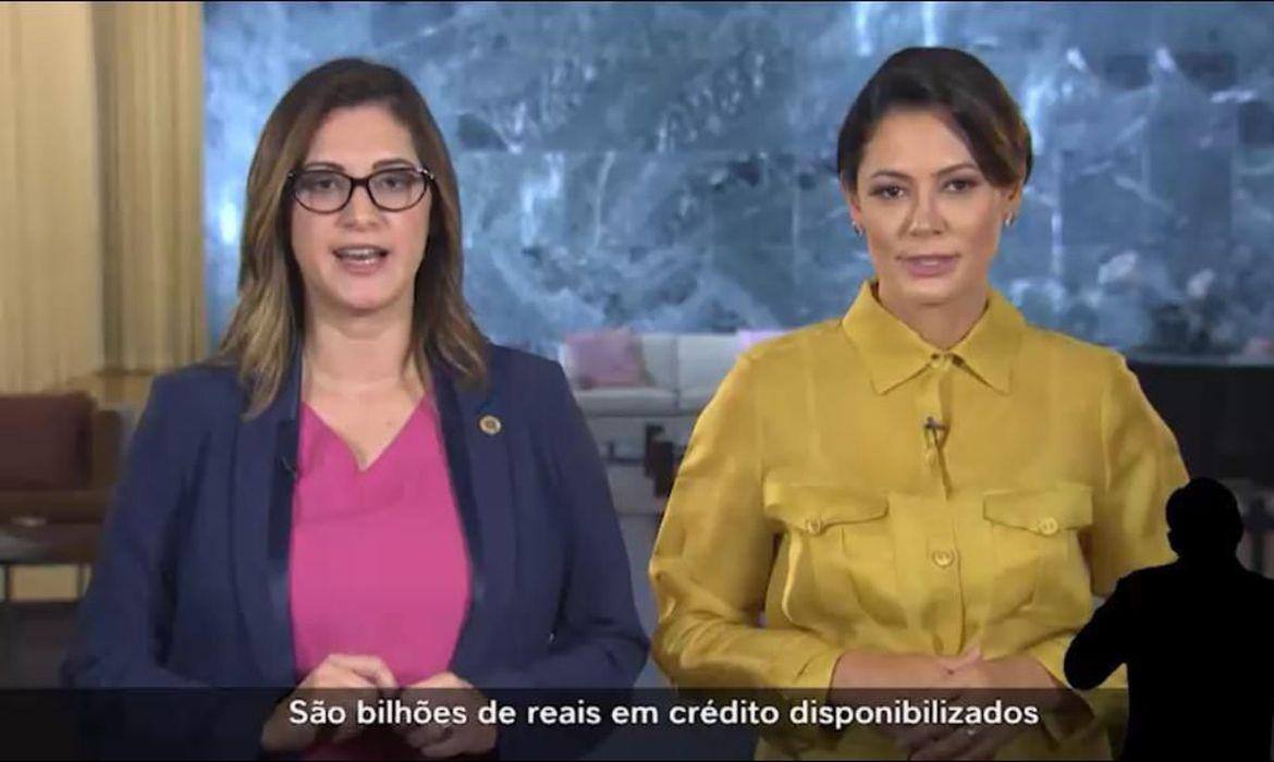 Ministra Cristiane Rodrigues Brito e a primeira-dama Michelle Bolsonaro