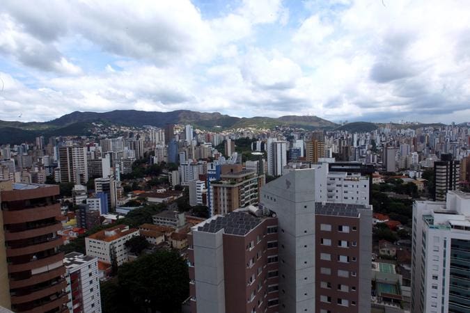 Céu deverá ficar entre claro e parcialmente nublado