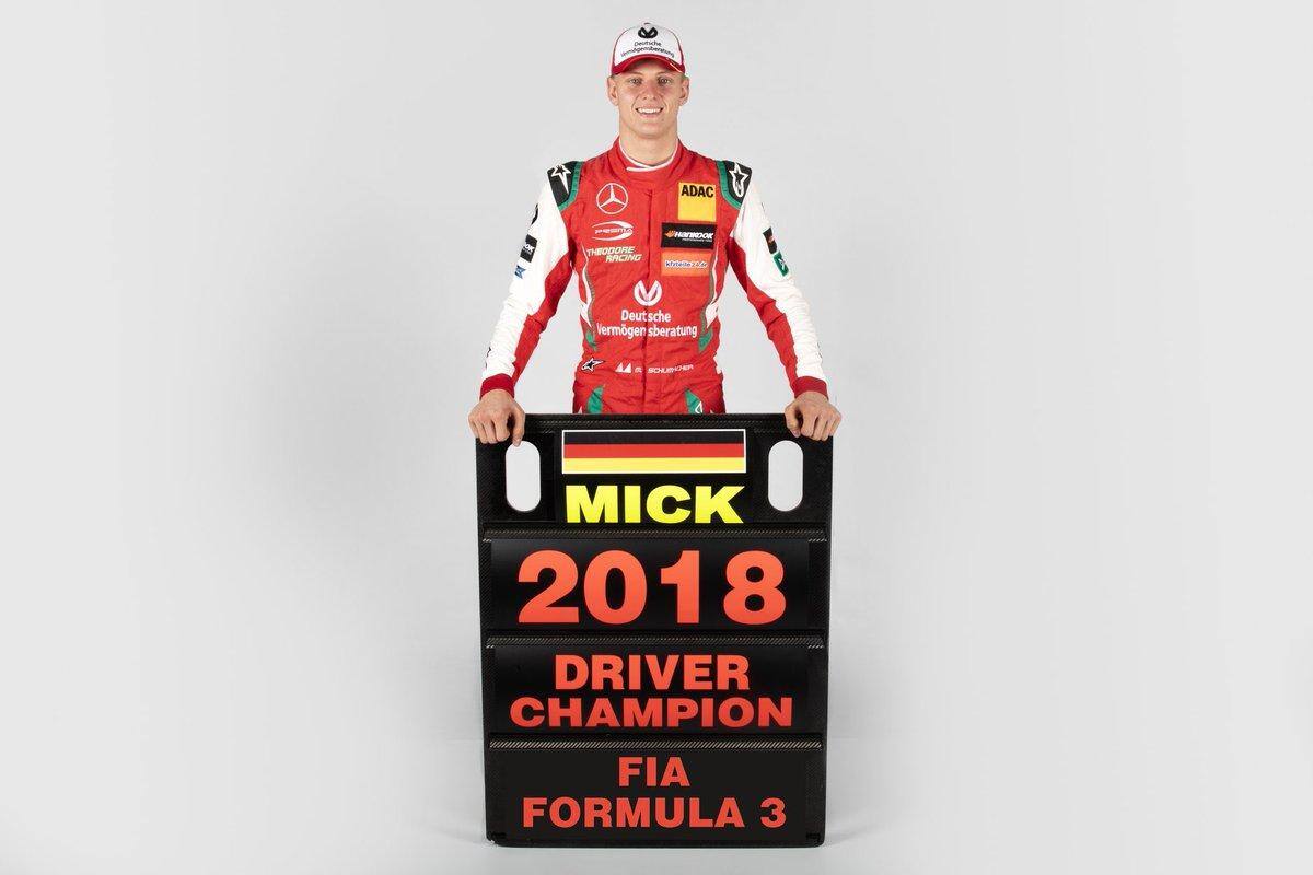 Aos 19 anos o filho da lenda diz não ter pressa para chegar ao palco no qual seu pai se consagrou em 19 temporadas.