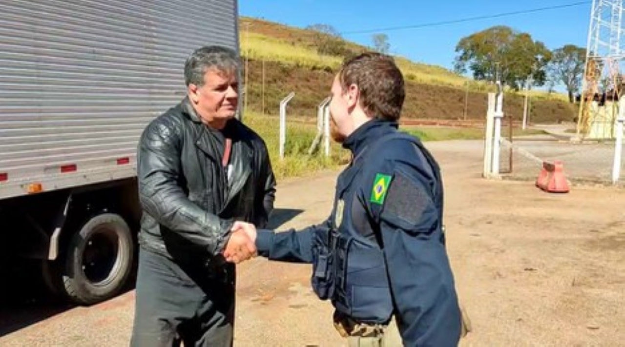 PRF recuperou caminhão e proprietário se emocionou: 'sustento'