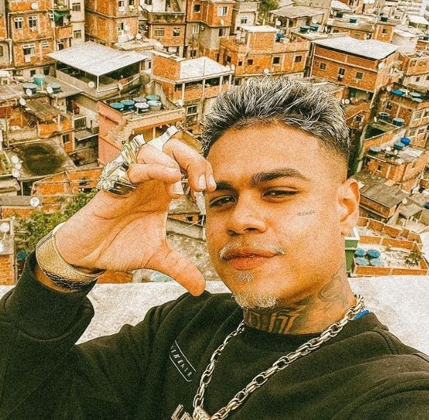 O cantor MC Cabelinho