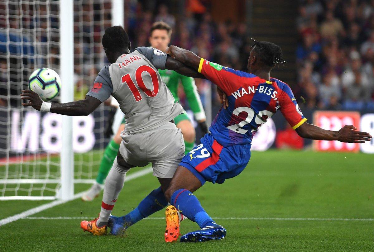 Liverpool derrotou o Crystal Palace por 2 a 0, com gols de Milner e Mané