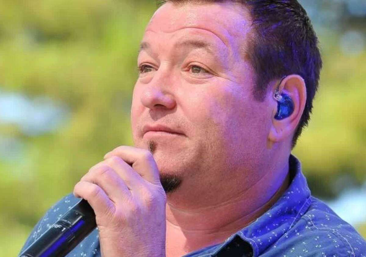 Steve Harwell, ex-vocalista da banda Smash Mouth, morre aos 56 anos