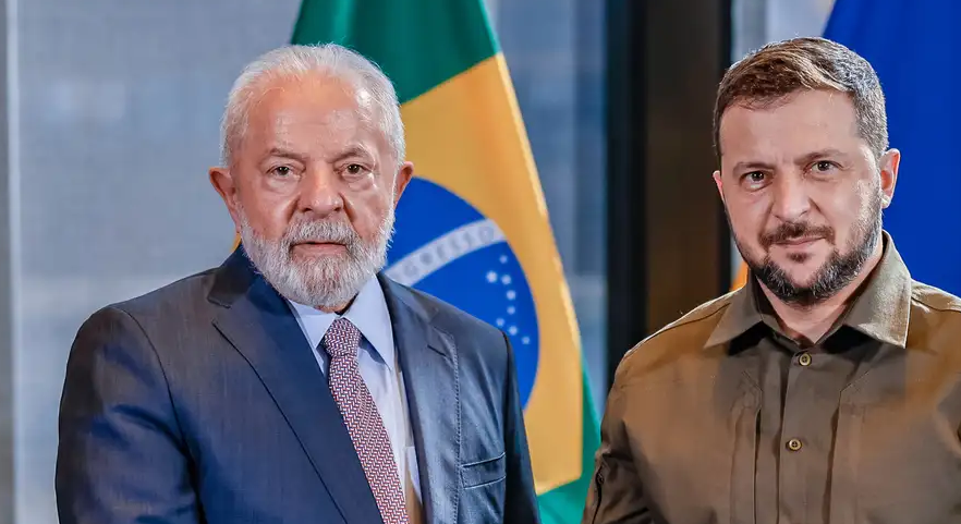 O presidente brasileiro Luiz Inácio Lula da Silva e o presidente ucraniano Volodimir Zelensky se encontraram em Nova York, em setembro de 2023