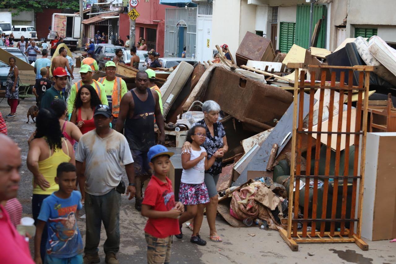 Vila Barraginha, em Contagem, ficou completamente inundada após chuvas