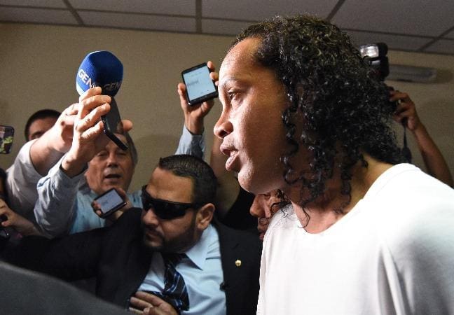 Ronaldinho está preso desde março no Paraguai