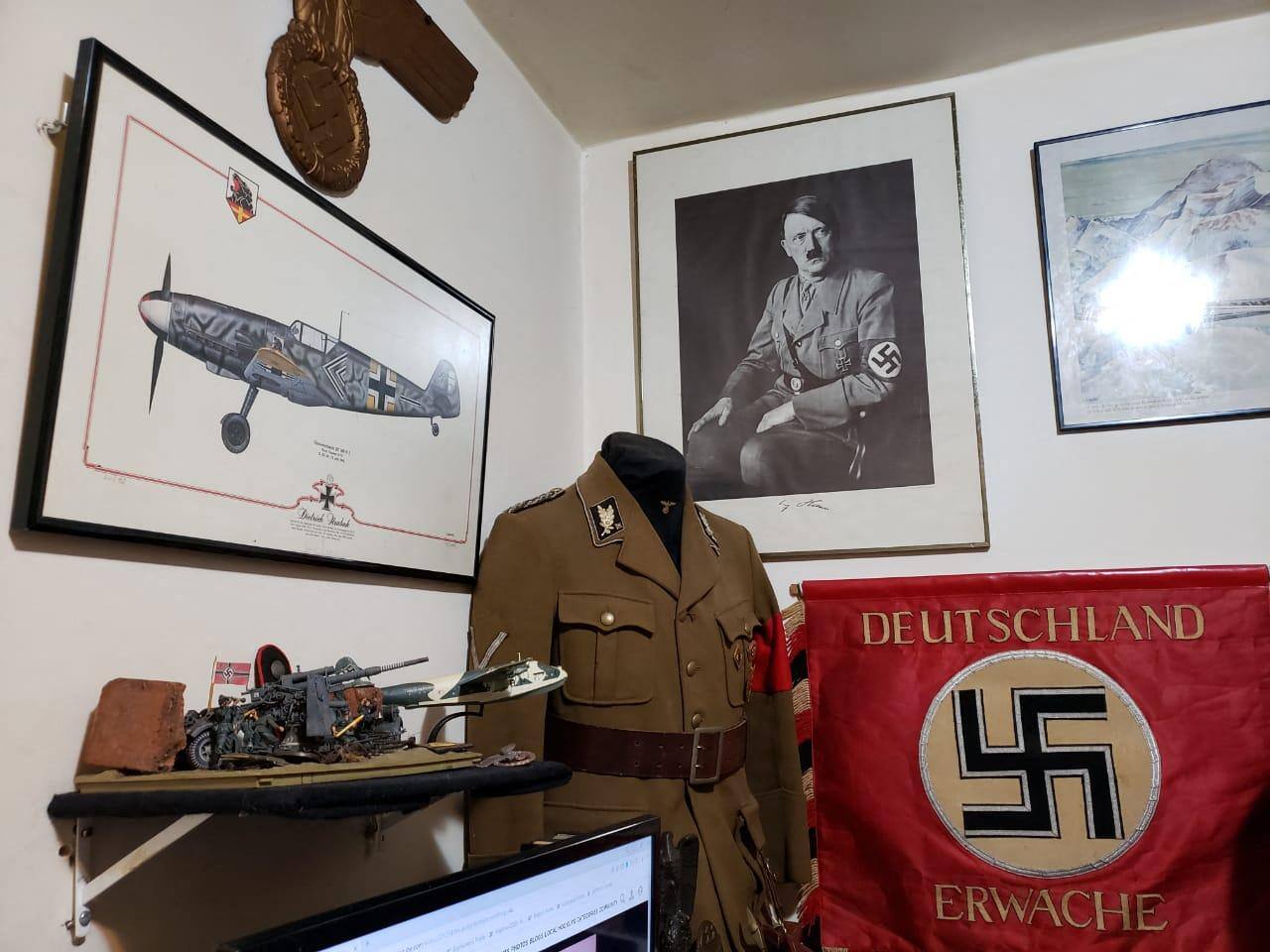Material nazista apreendido em casa de pedófilo, no Rio de Janeiro, em outra operação contra crimes de ódio