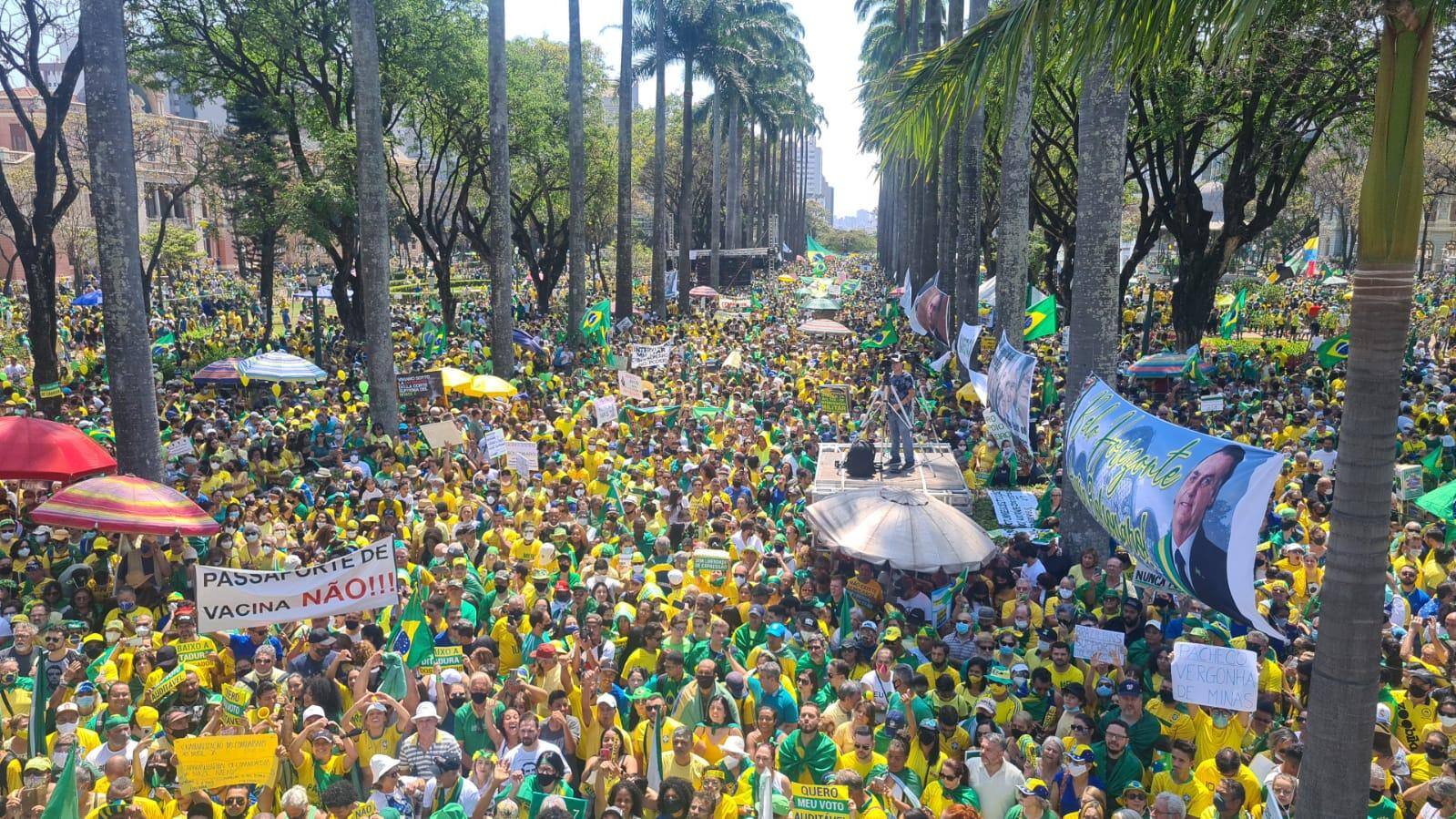 Praça da Liberdade, em BH, foi tomada por manifestantes pró-Bolsonaro neste 7 de Setembro