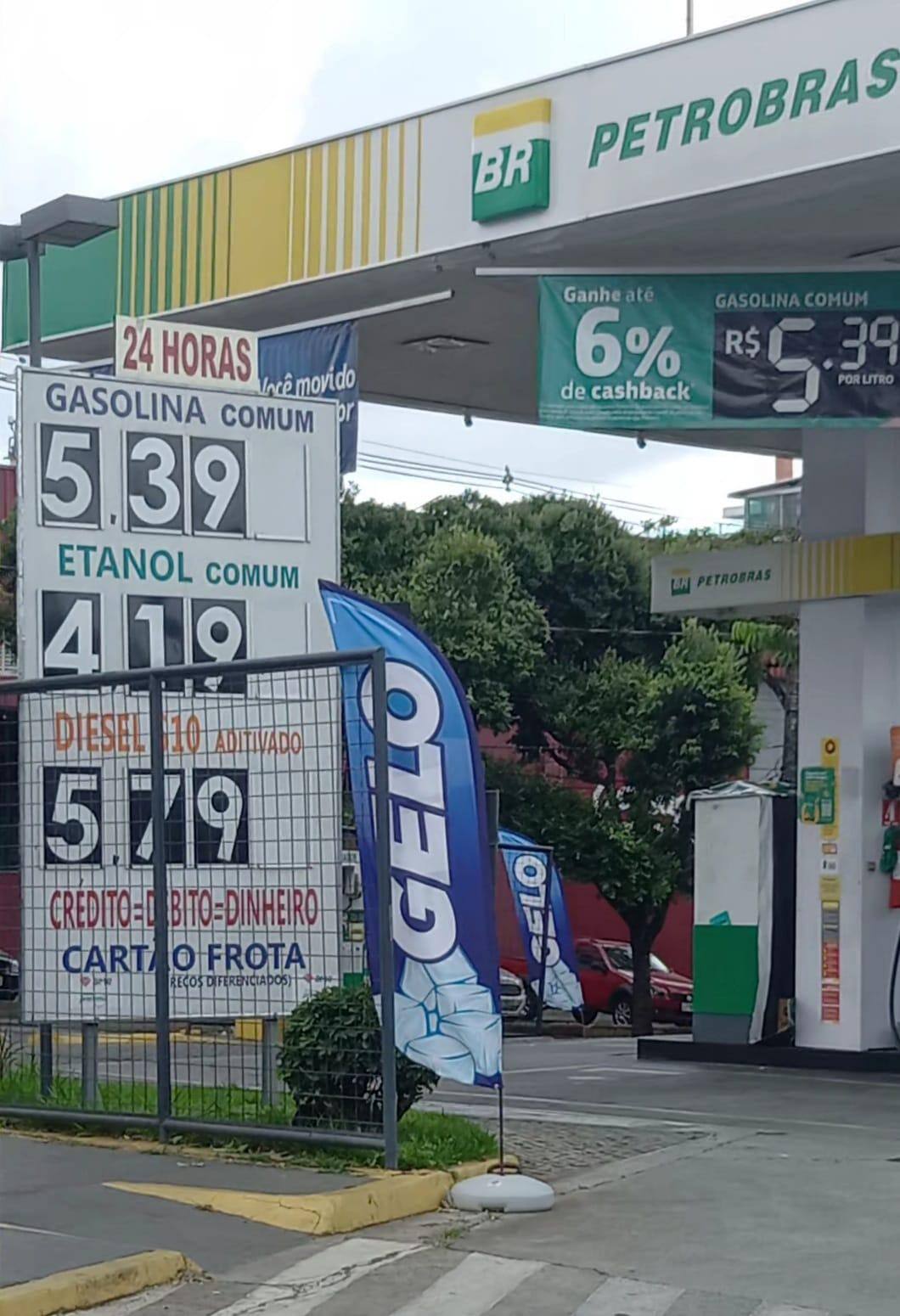 Preço da gasolina subiu nesta semana e está custando R$ 5,39 em vários postos, como neste da avenida Amazonas