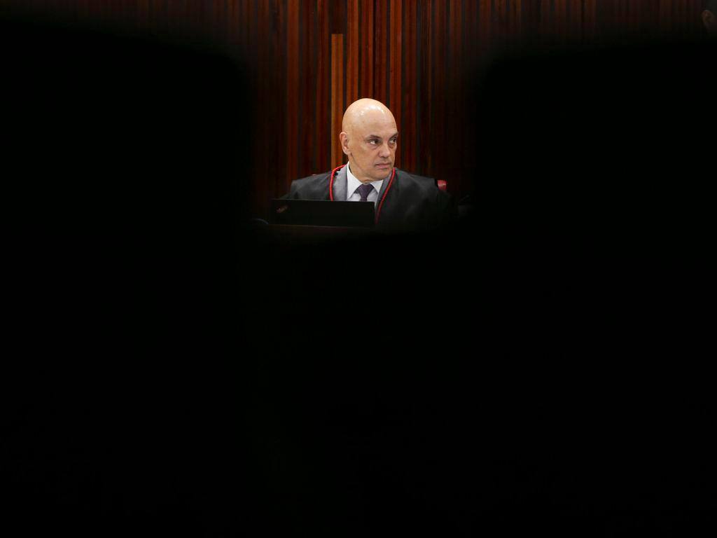 O presidente do Tribunal Superior Eleitoral (TSE), Alexandre de Moraes, durante sessão que tornou Jair Bolsonaro inelegível