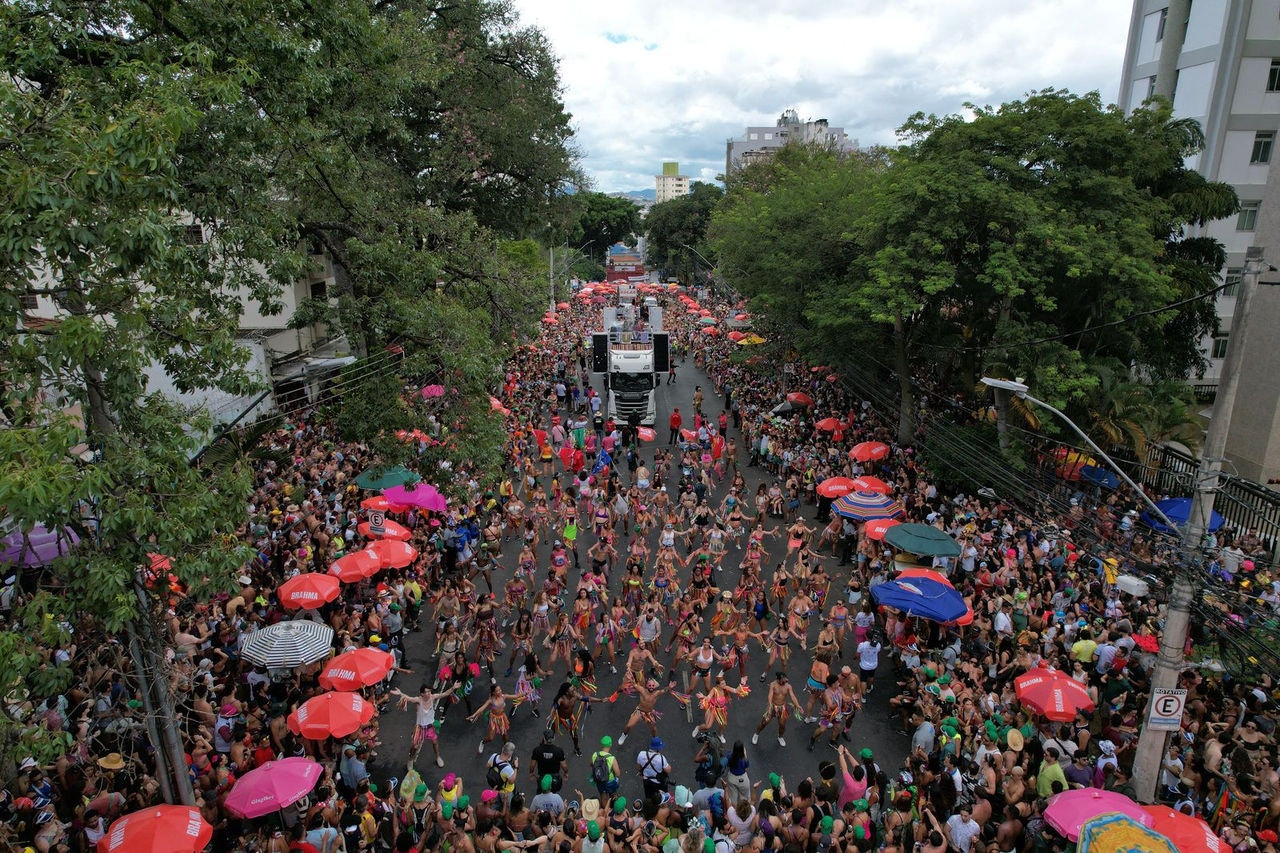 Cortejo do bloco Juventude Bronzeada